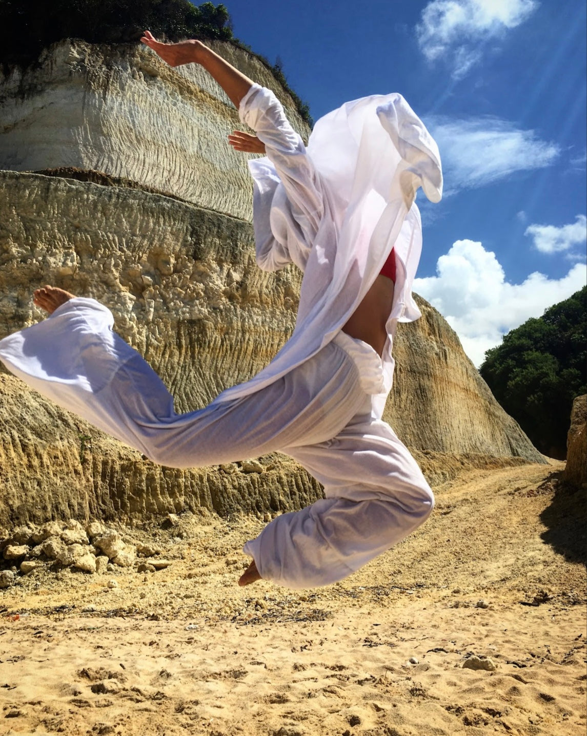 KAGERO Airy Suit | Minimalist Black White Outfit | Lightweight Wide Leg Pants & Long Sleeve Hoodie | Cotton Supima Clothing | Sun & Dust Protection | Elegant Travel Wear
