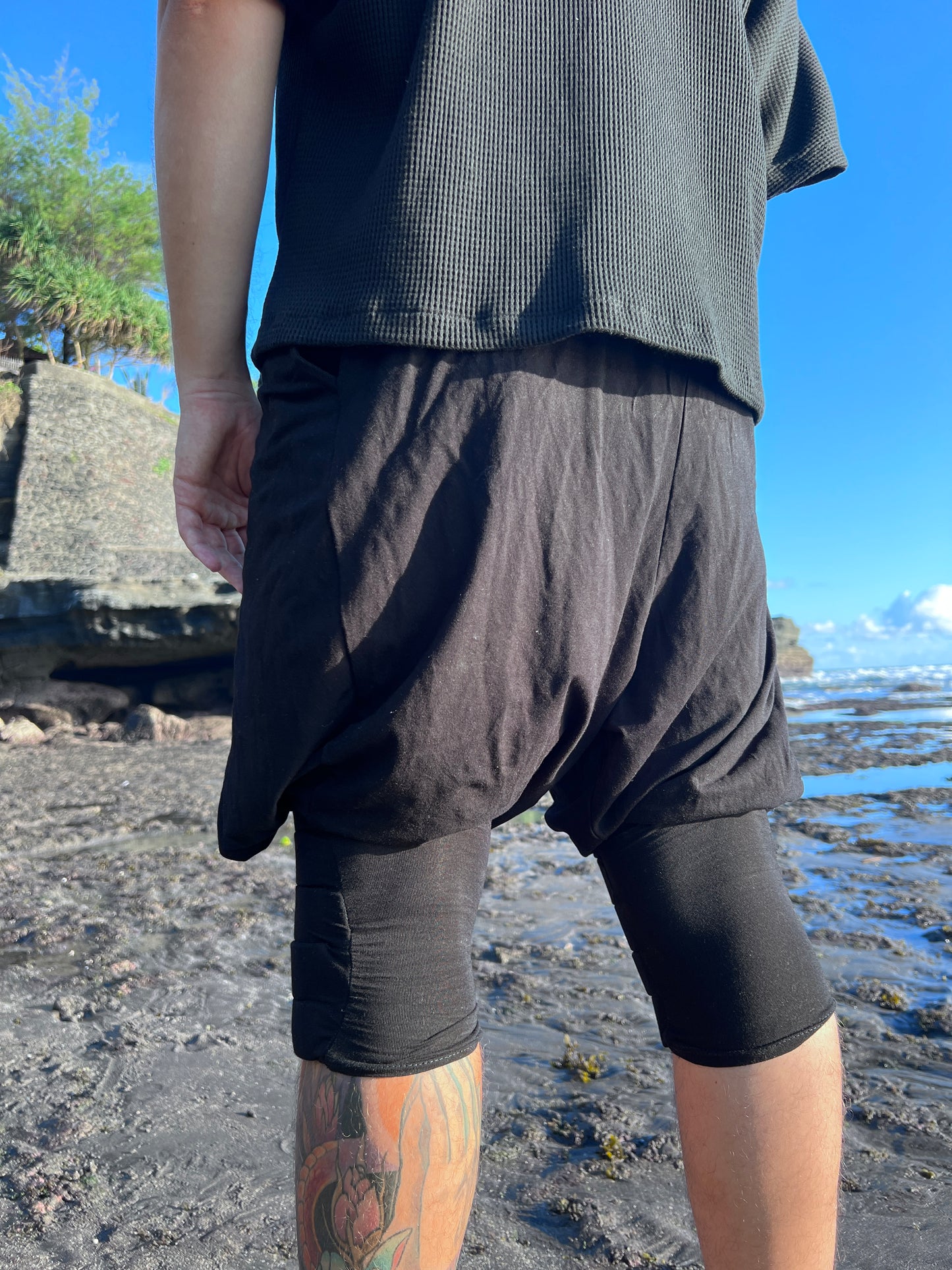 KAITO Men’s Bamboo Knee-Length Movement Shorts with Knee Pads